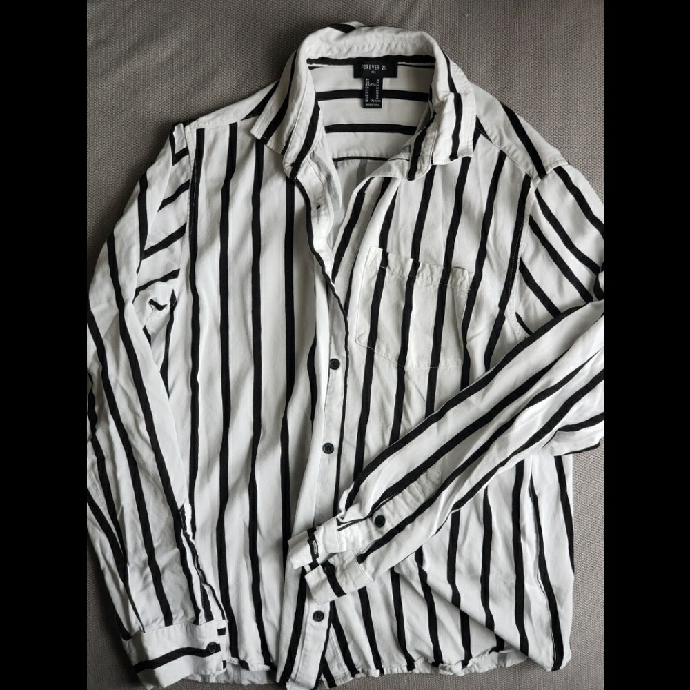 Men's Med F21 Striped Button Up Shirt